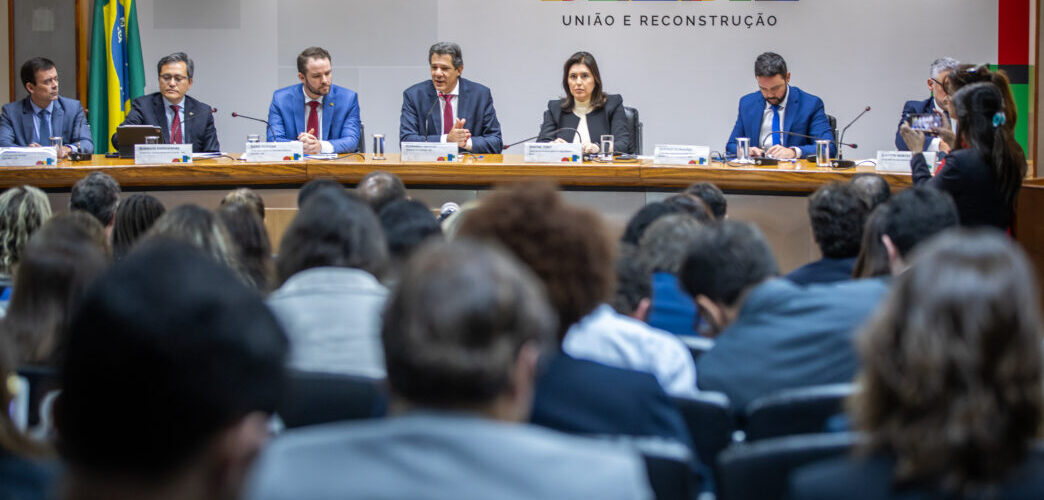 Economia: Governo recua parcialmente e revoga alta de IOF após repercussão negativa