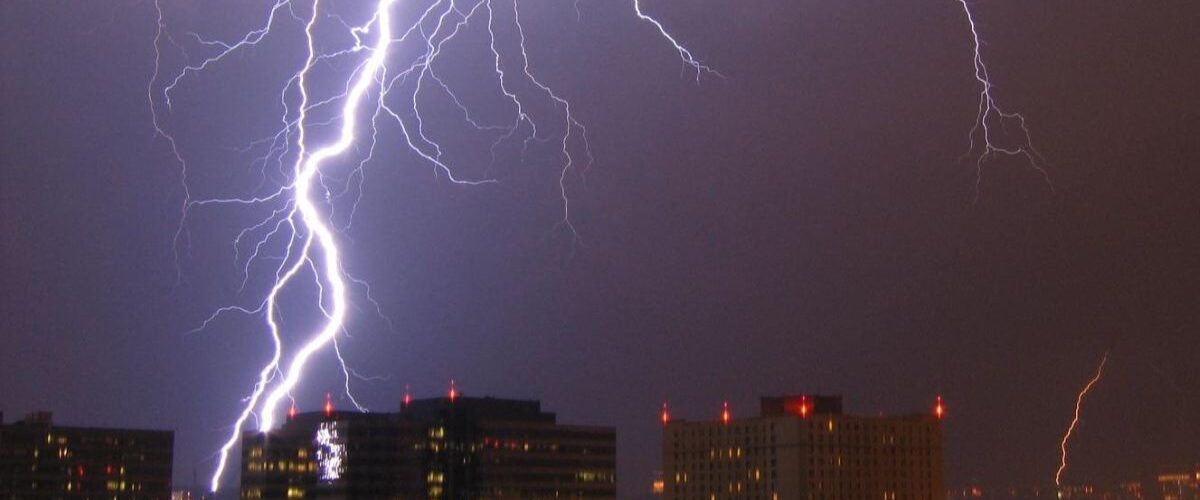Alerta: Ceará registra mais de 162 mil raios em 2025; março lidera com mais de 53 mil descargas