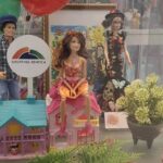 Exposição: “Agulha de Ouro – Barbie” encanta visitantes no Shopping Benfica com arte, nostalgia e solidariedade