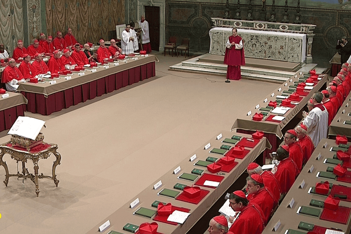 Conclave 2025: cardeais eleitores já estão em Roma e se preparam para escolher novo Papa