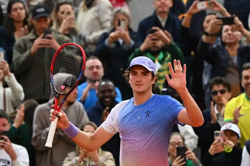 Tênis: João Fonseca vence na estreia em Roland Garros e faz história como o brasileiro mais jovem a triunfar no torneio
