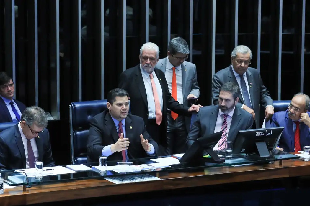 Política: Senado aprova PEC que inclui guardas municipais e agentes de trânsito no sistema de segurança pública