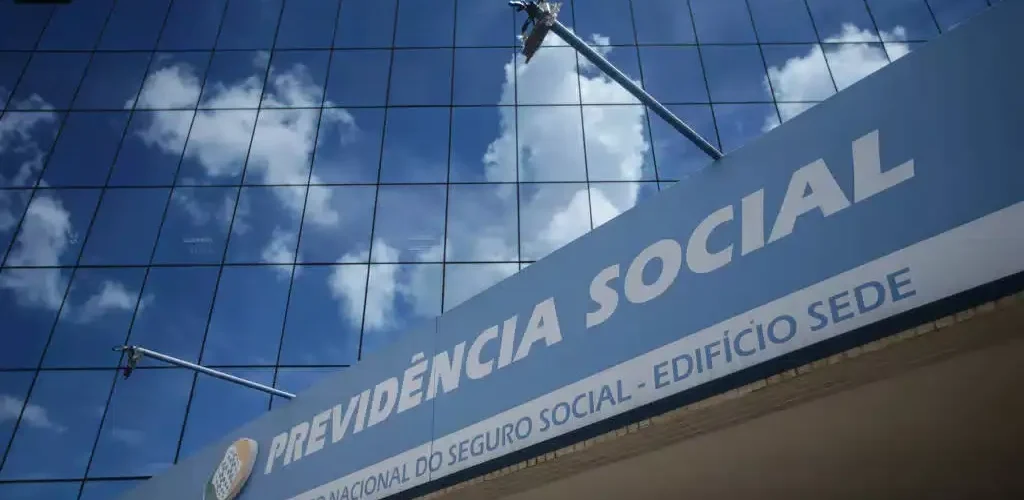 Economia: INSS começa a devolver descontos indevidos de aposentados e pensionistas; veja o calendário completo