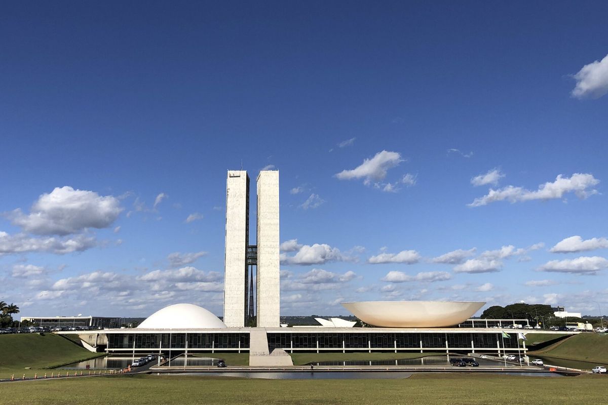 Política: PEC que extingue reeleição enfrenta resistência no Senado e pode ser adiada