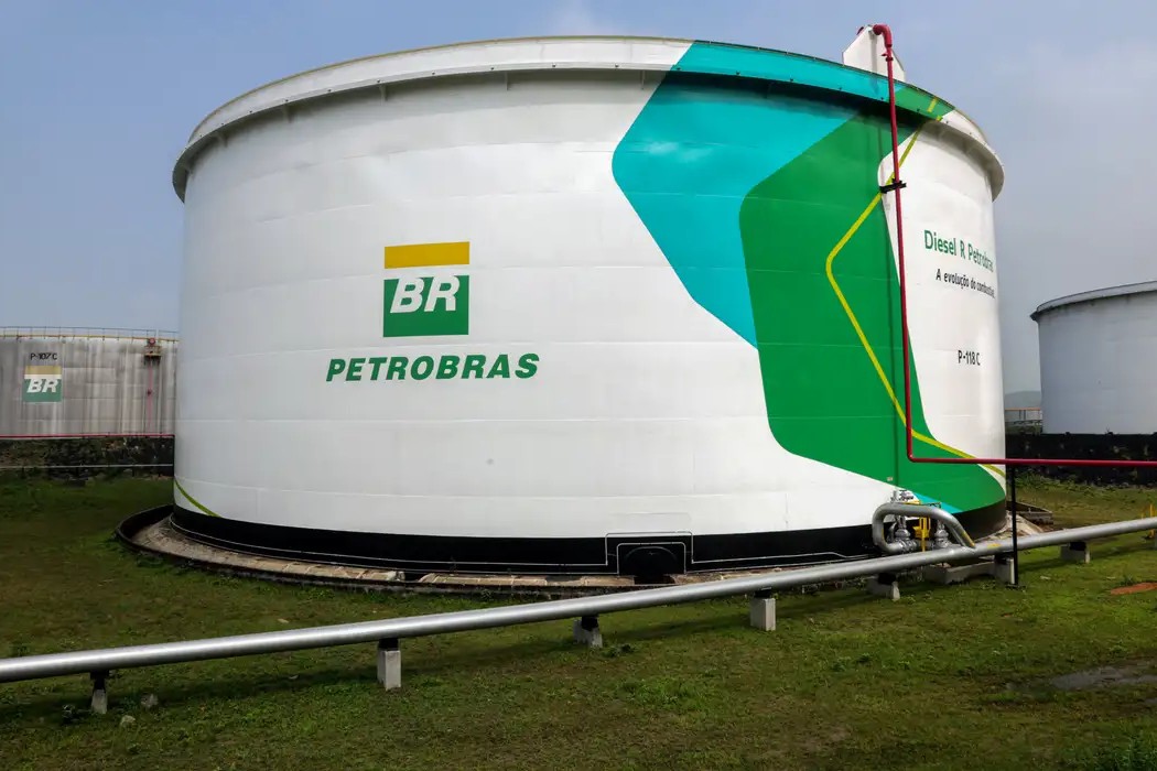 Economia: Petrobras reduz preço do diesel em R$ 0,16 a partir desta terça-feira (6)