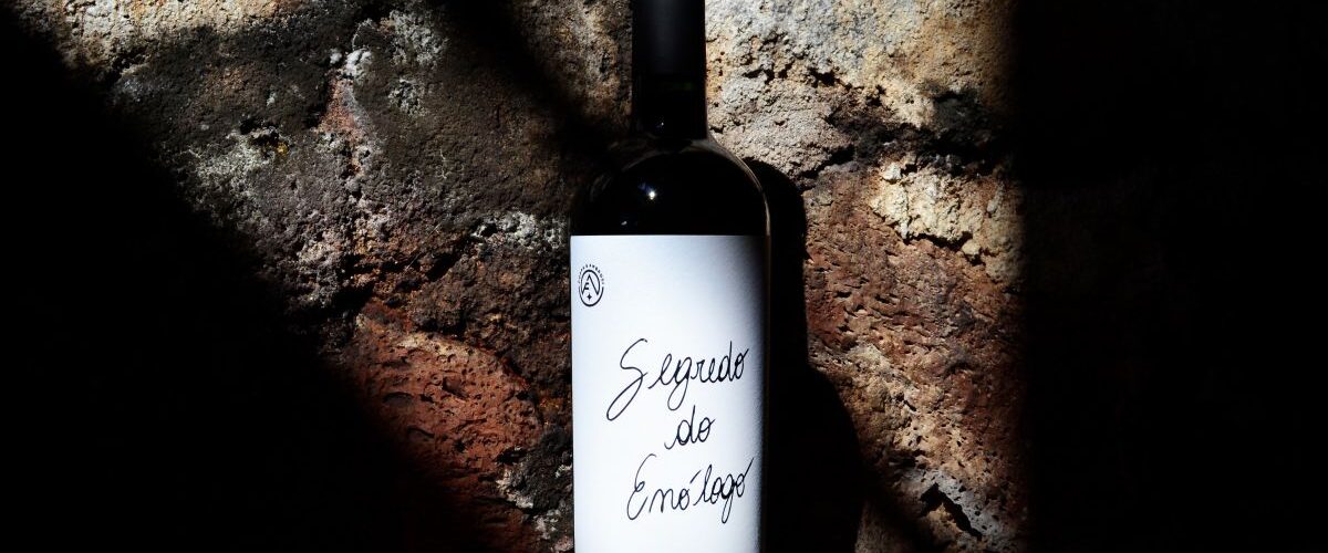 Foppa & Ambrosi lança "Segredo do Enólogo", vinho misterioso que aposta na experiência sensorial