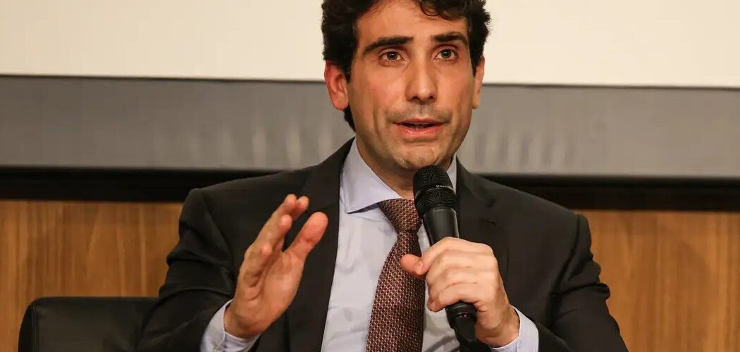 Economia: Presidente do Banco Central critica uso do IOF para arrecadação e controle monetário