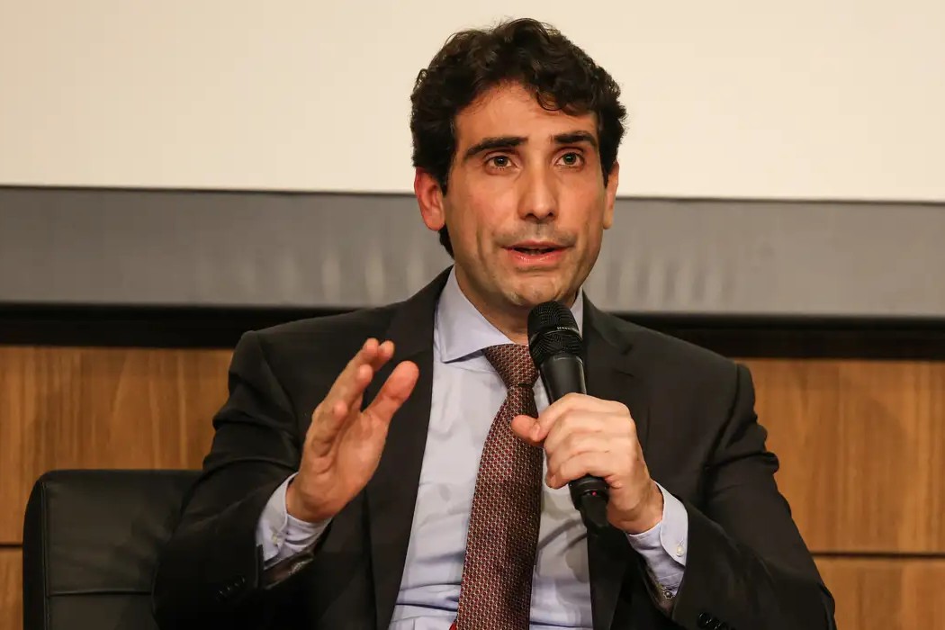 Economia: Presidente do Banco Central critica uso do IOF para arrecadação e controle monetário