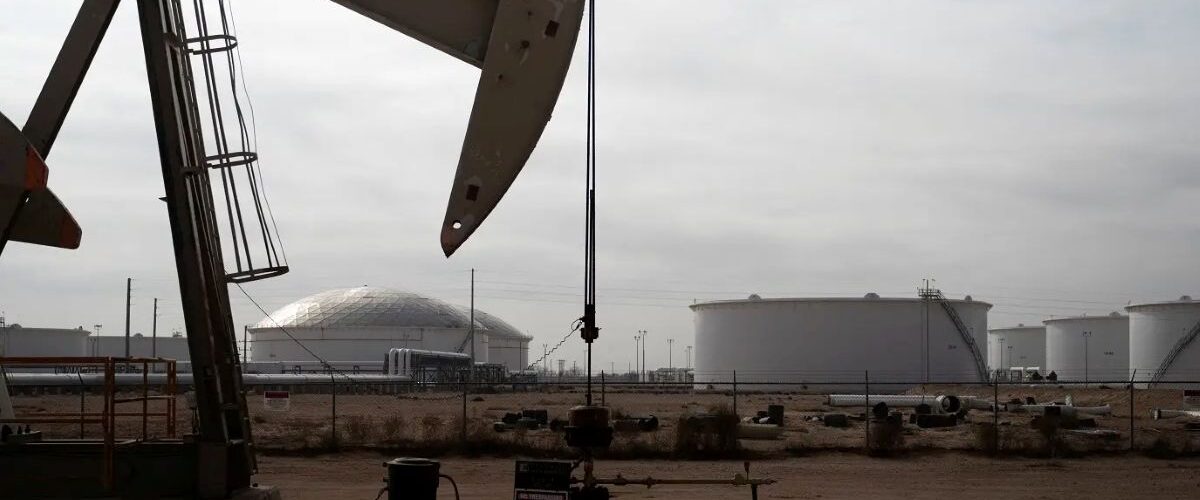 Economia: Petróleo cai após ataque dos EUA ao Irã e pressões de Trump por preços mais baixos