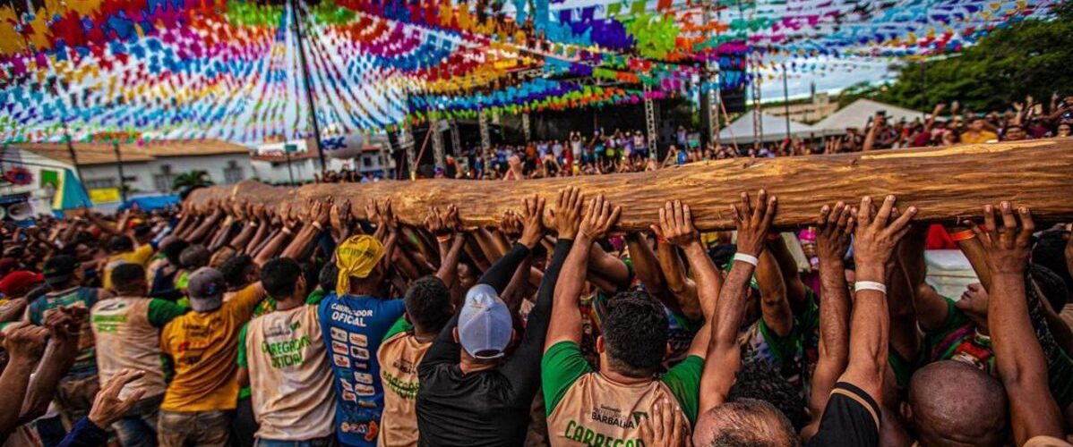 Tradição: Festa do Pau da Bandeira reúne milhares em Barbalha e marca início dos festejos de Santo Antônio no Cariri