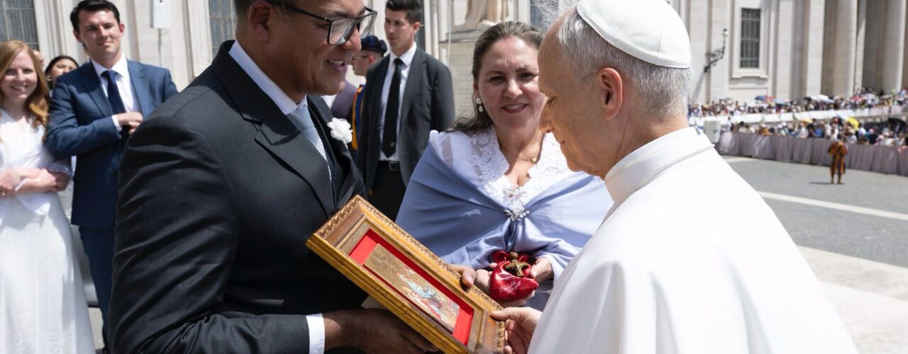 Religião: Casal de Fortaleza encontra o Papa Leão XIV em Roma e entrega presentes que simbolizam obediência e fé