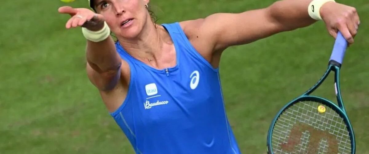 Tênis: Beatriz Haddad e João Fonseca vencem na estreia de Wimbledon e avançam à segunda rodada