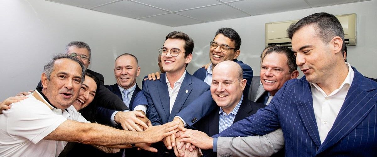 Política: Roberto Cláudio oficializa filiação ao União Brasil ao lado de Capitão Wagner