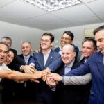 Política: Roberto Cláudio oficializa filiação ao União Brasil ao lado de Capitão Wagner