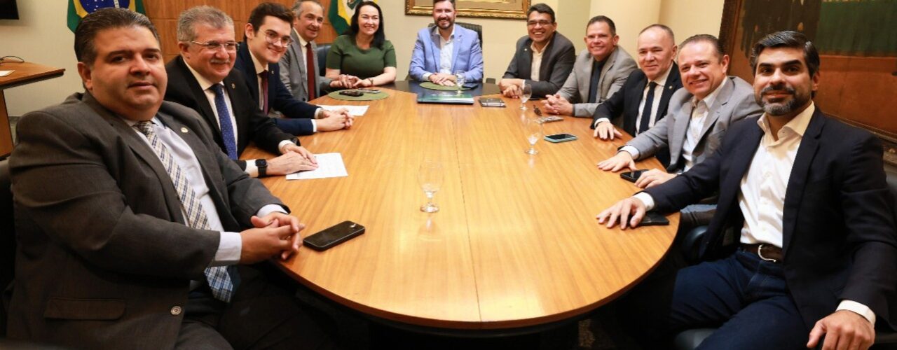 Política: Romeu Aldigueri recebe oposição para café da manhã em busca de diálogo na Alece