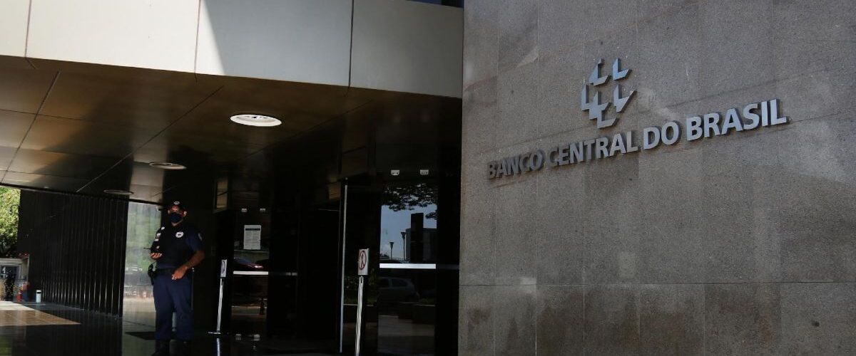 Economia: Inflação é revisada para baixo e PIB sobe, aponta novo Relatório Focus do Banco Central