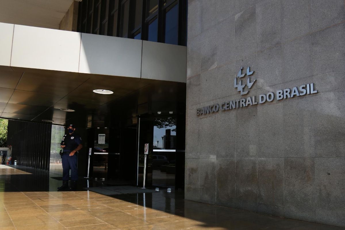 Economia: Inflação é revisada para baixo e PIB sobe, aponta novo Relatório Focus do Banco Central