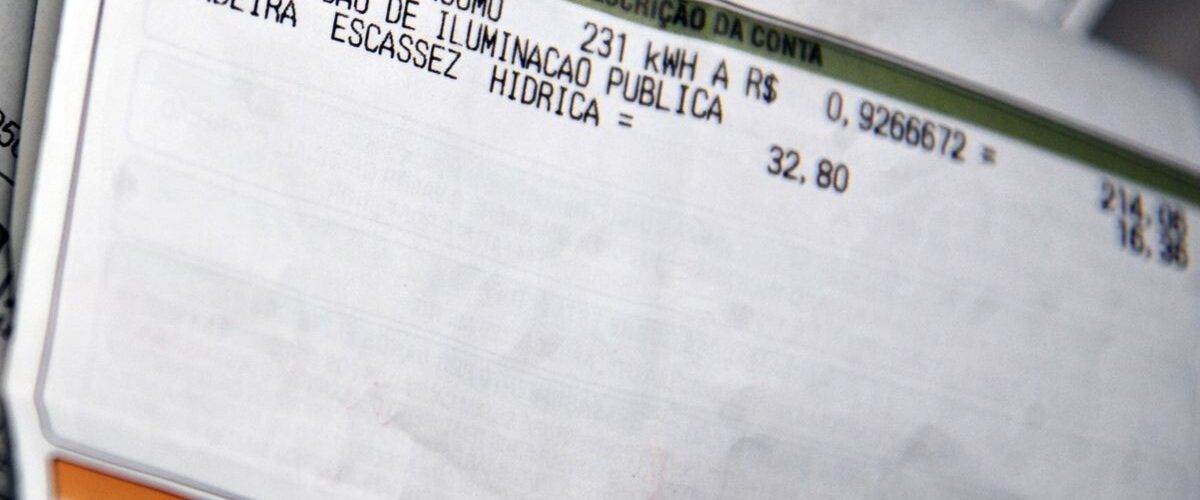 Economia: Conta de luz segue mais cara em julho com manutenção da bandeira vermelha, decide Aneel