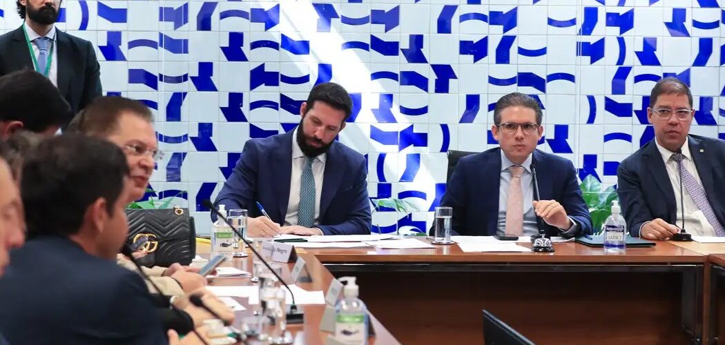 Política: Câmara mantém pauta para derrubar decreto do IOF mesmo após recuo do governo