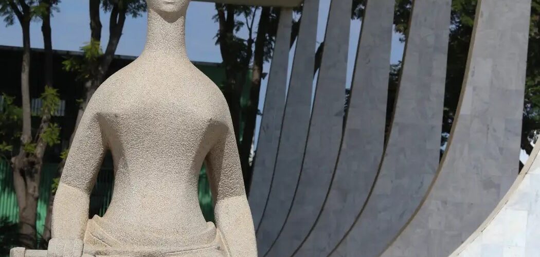 Justiça: STF decide que redes sociais devem responder por postagens ilegais de usuários