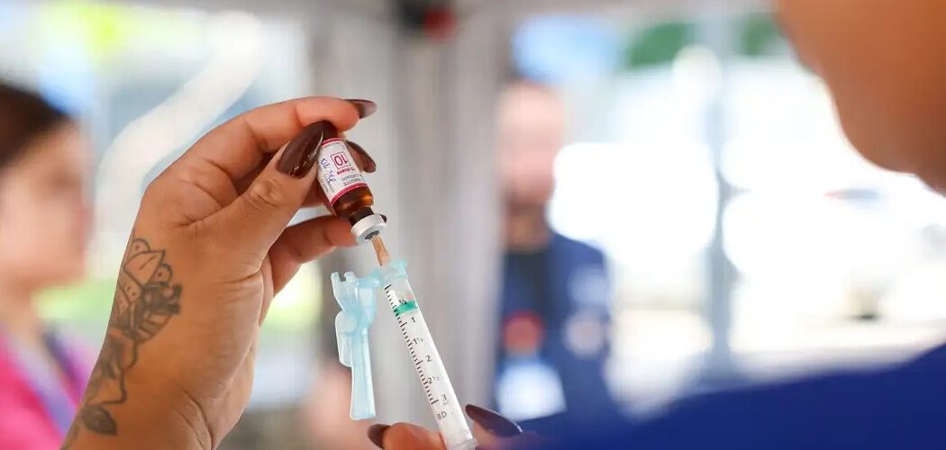 Saúde: Vacina meningocócica ACWY passa a ser aplicada em bebês de 12 meses a partir de julho