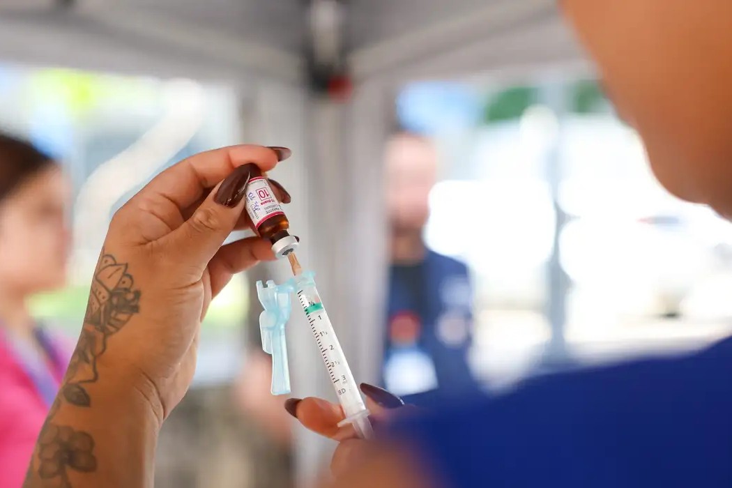 Saúde: Vacina meningocócica ACWY passa a ser aplicada em bebês de 12 meses a partir de julho