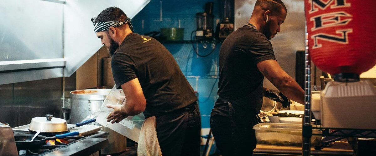 Pesquisa: Imigrantes ganham espaço no setor de bares e restaurantes e impulsionam diversidade no mercado brasileiro