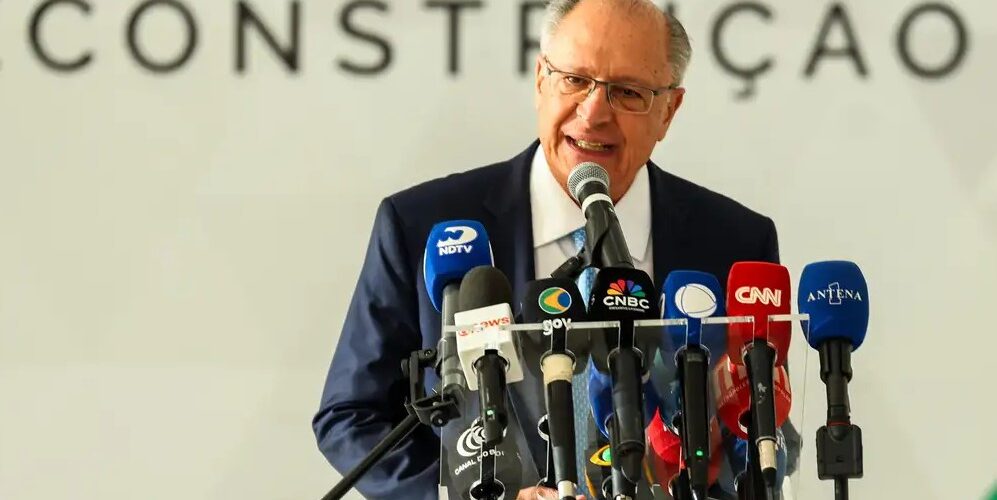 Economia: Governo cria comitê para discutir tarifas dos EUA com exportadores brasileiros