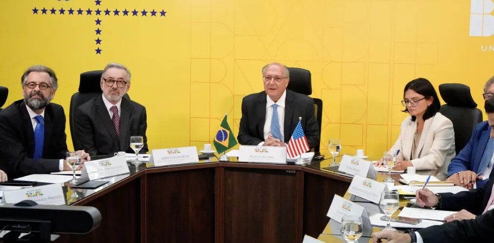 Resposta: Brasil avalia suspender patentes e taxar dividendos como retaliação a tarifa dos EUA