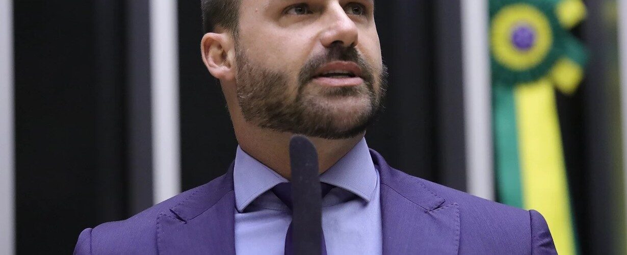 Crise Institucional: Eduardo Bolsonaro amplia crise e pode ser indiciado por coação, avaliam investigadores