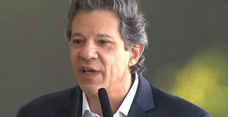 Política: Governo vai propor novo corte em benefícios fiscais após recesso do Congresso