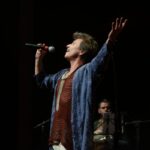 Show: Marcus Caffé apresenta “Olhos Negros – O Show” com samba, bossa nova e narrativas poéticas