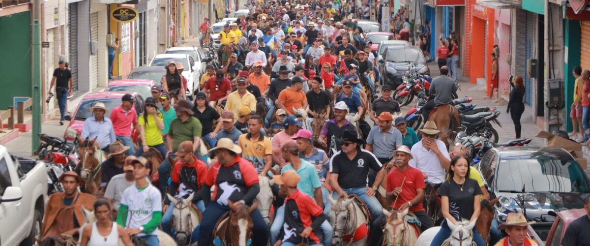 Tradição: Cavalgada abre oficialmente a Vaquejada de Juazeiro do Norte nesta sexta-feira, 11 de julho