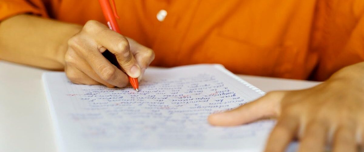 Redação do Enem 2025: temas possíveis e como fazer uma proposta de intervenção nota mil