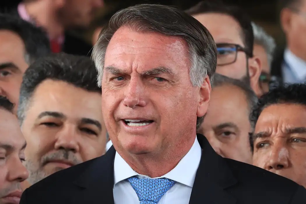 Justiça: Moraes dá 24 horas para Bolsonaro explicar uso de redes sociais