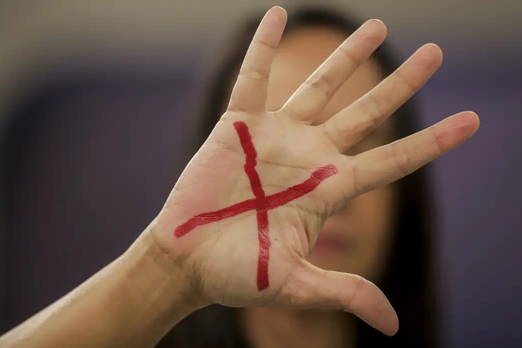 Segurança: Mortes violentas caem no Brasil em 2024, mas feminicídios e crimes sexuais aumentam