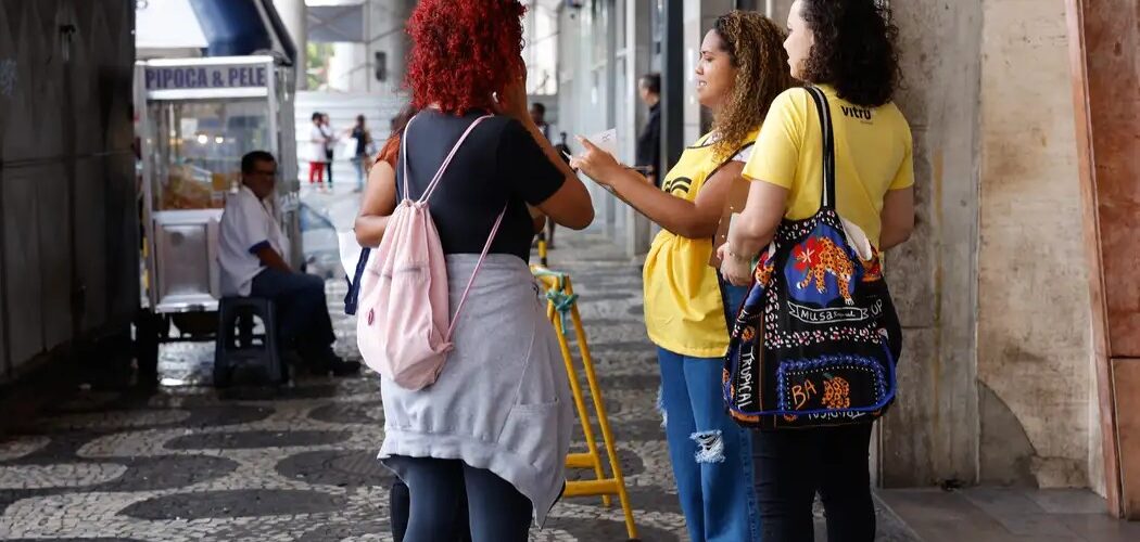 Educação: MEC quer ampliar programa Pé-de-Meia para todos os alunos do ensino médio público até 2026
