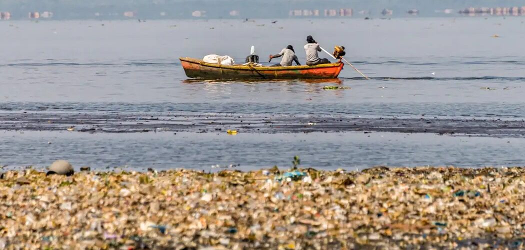 Meio Ambiente: Pescadores retiram 46 toneladas de lixo das baías de Guanabara e Sepetiba