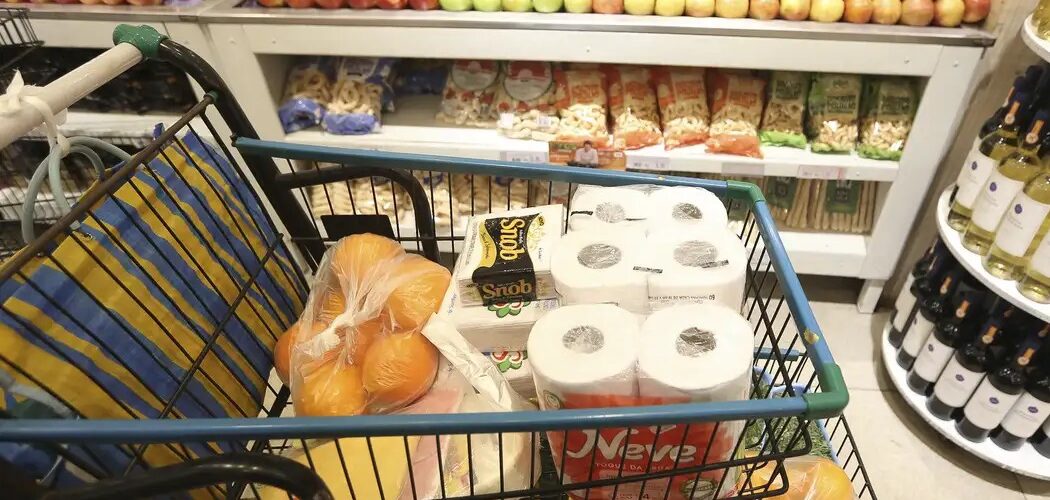 Economia: Custo da cesta básica cai em 11 capitais e sobe em outras 6, revela Dieese