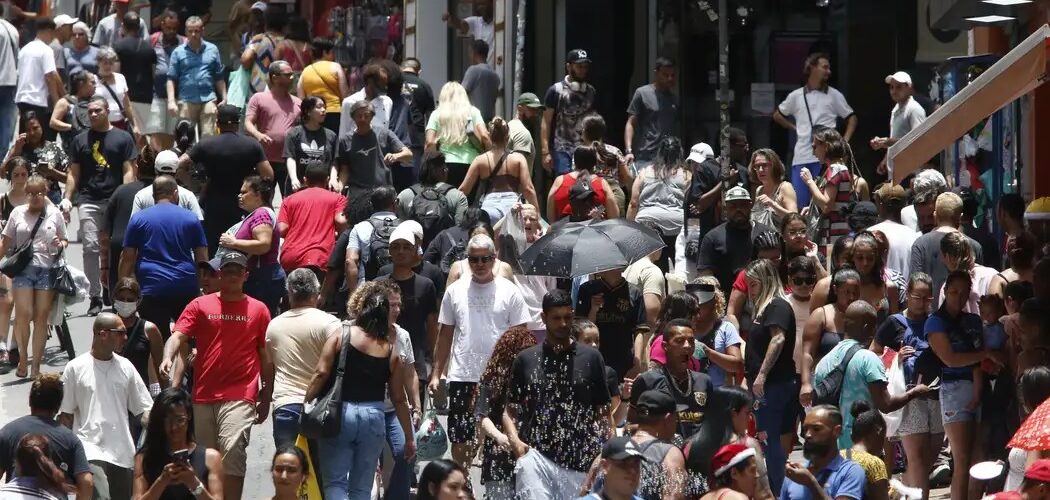 Censo: População brasileira atinge 213,4 milhões em 2025, aponta IBGE