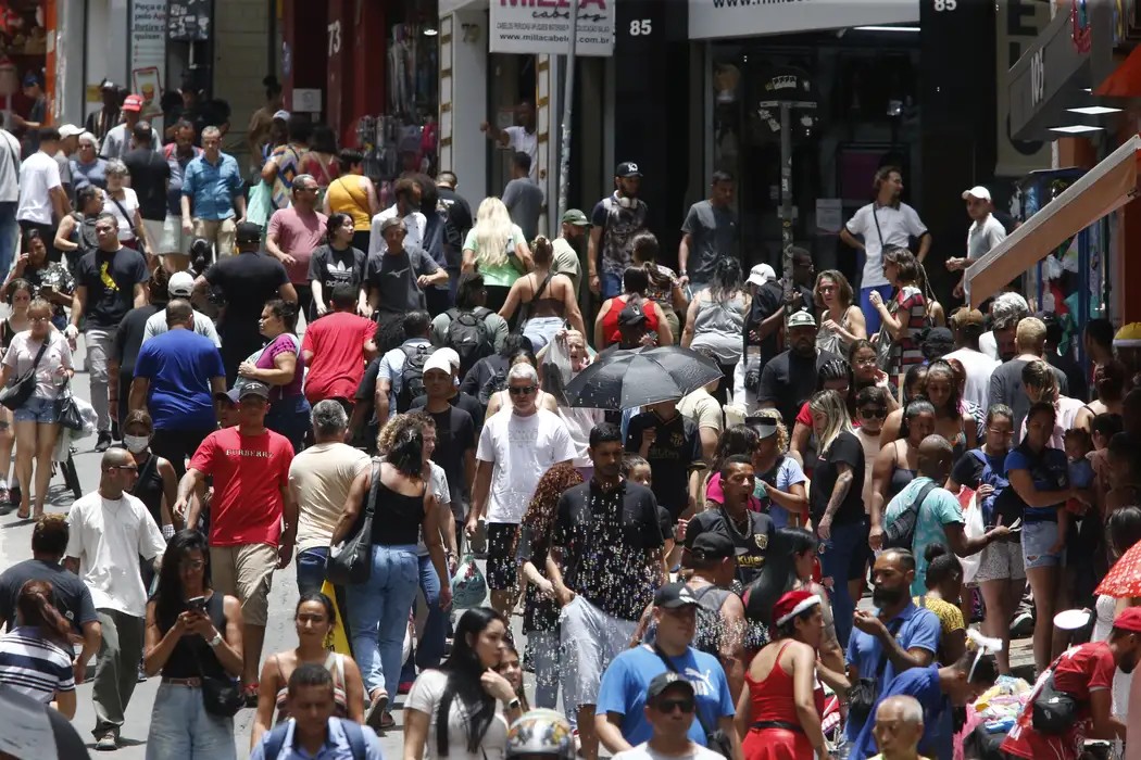 Censo: População brasileira atinge 213,4 milhões em 2025, aponta IBGE