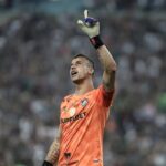 Futebol: Fábio supera marca histórica e se torna o jogador com mais partidas disputadas no futebol mundial