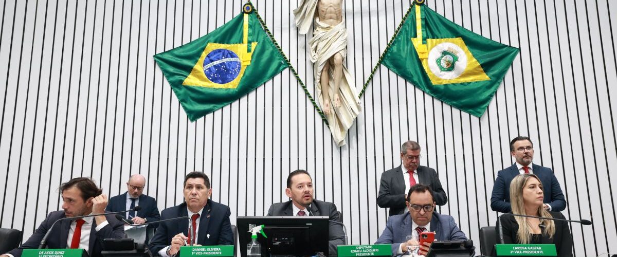 Política: Alece aprova manifesto contra tarifa dos EUA e em defesa da economia do Ceará