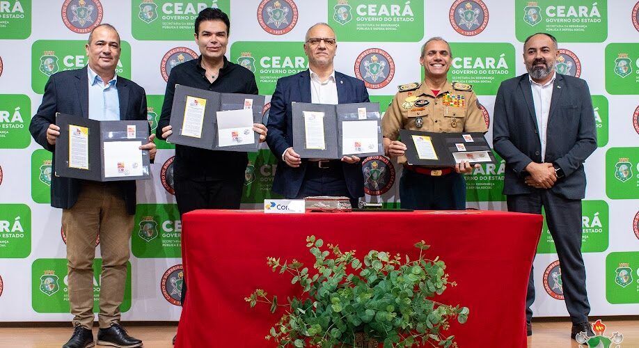 Homenagem: CBMCE é homenageado pelos Correios com selo e carimbo em comemoração aos 100 anos da corporação