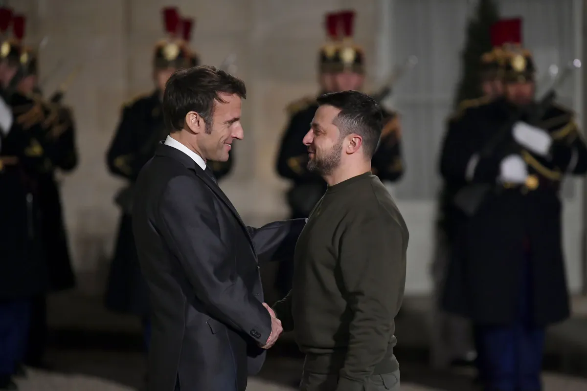 Internacional: Europeus se reúnem antes de encontro entre Zelensky e Trump, afirma França