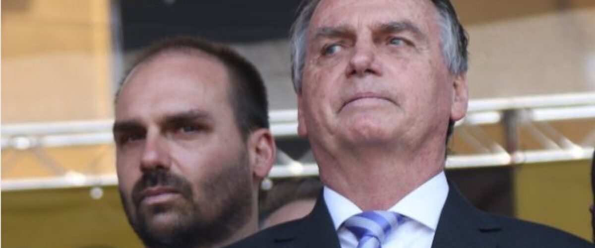 PF indicia Jair Bolsonaro e Eduardo Bolsonaro por coação na ação penal do golpe; pastor Silas Malafaia é alvo de buscas