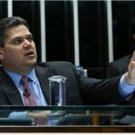 Política: Oposição desocupa Senado após 47 horas e Congresso aprova isenção do IR até dois salários