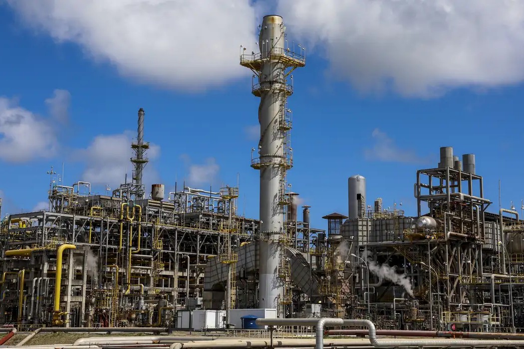 Economia: Plano Brasil Soberano recebe apoio e críticas de entidades industriais diante do tarifaço dos EUA