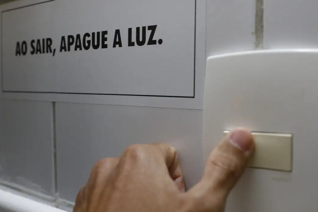 Economia: Setembro terá bandeira tarifária vermelha patamar 2 e conta de luz mais cara