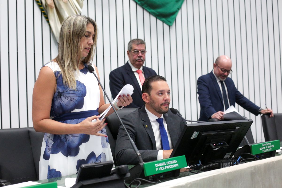 Política: Alece aprova pacote emergencial para proteger economia cearense de tarifas dos EUA